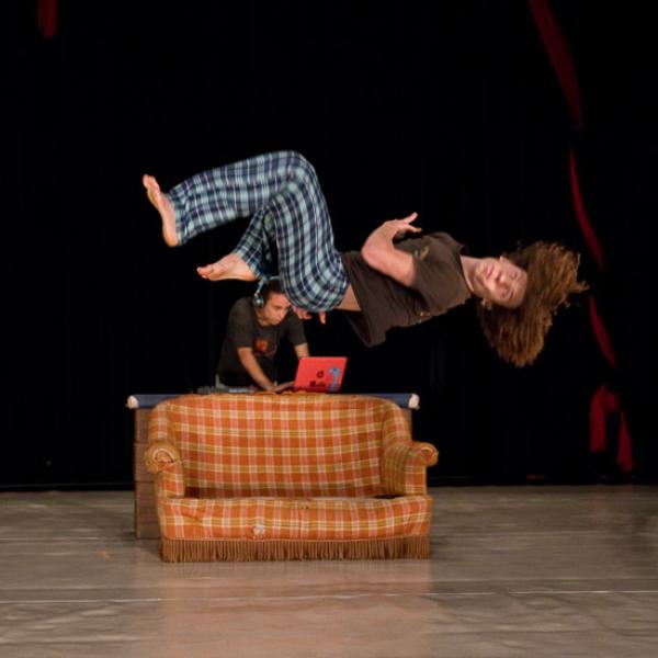 C. Trouilhet Image du spectacle AVIS DE PASSAGE