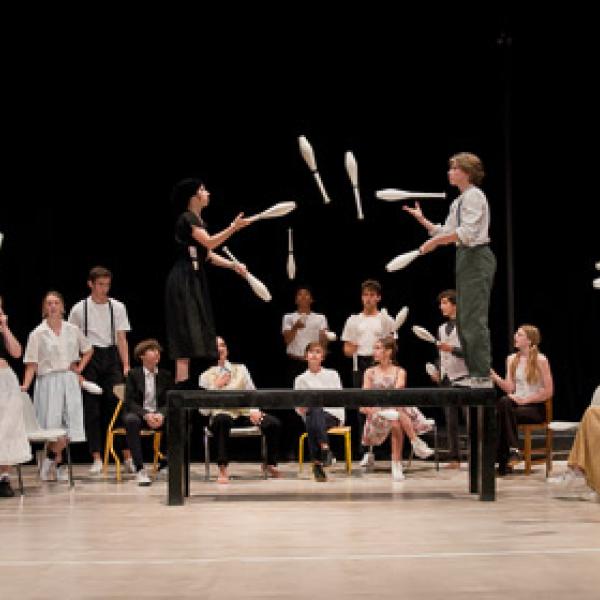 C. Trouilhet Image du spectacle UN SPECTACLE EN CARTON