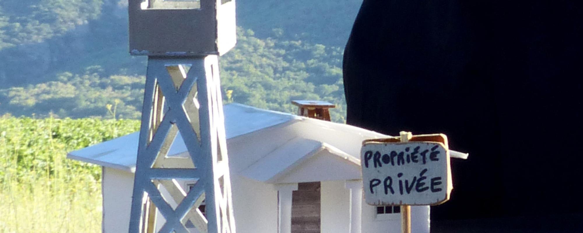 Photo : La Cour singulière