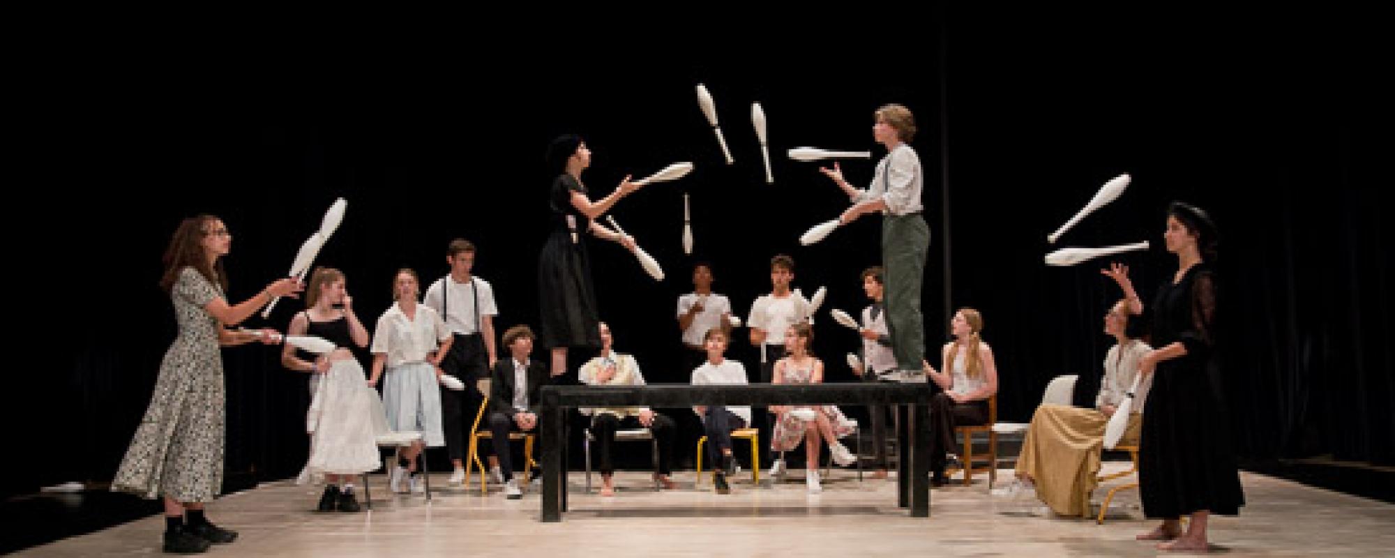 C. Trouilhet Image du spectacle UN SPECTACLE EN CARTON