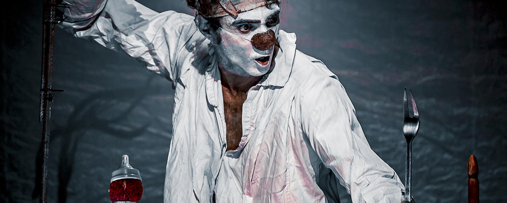 © Fabien Debrabandere Photo du spectacle La petite histoire qui va te faire flipper ta race tellement qu’elle fait peur